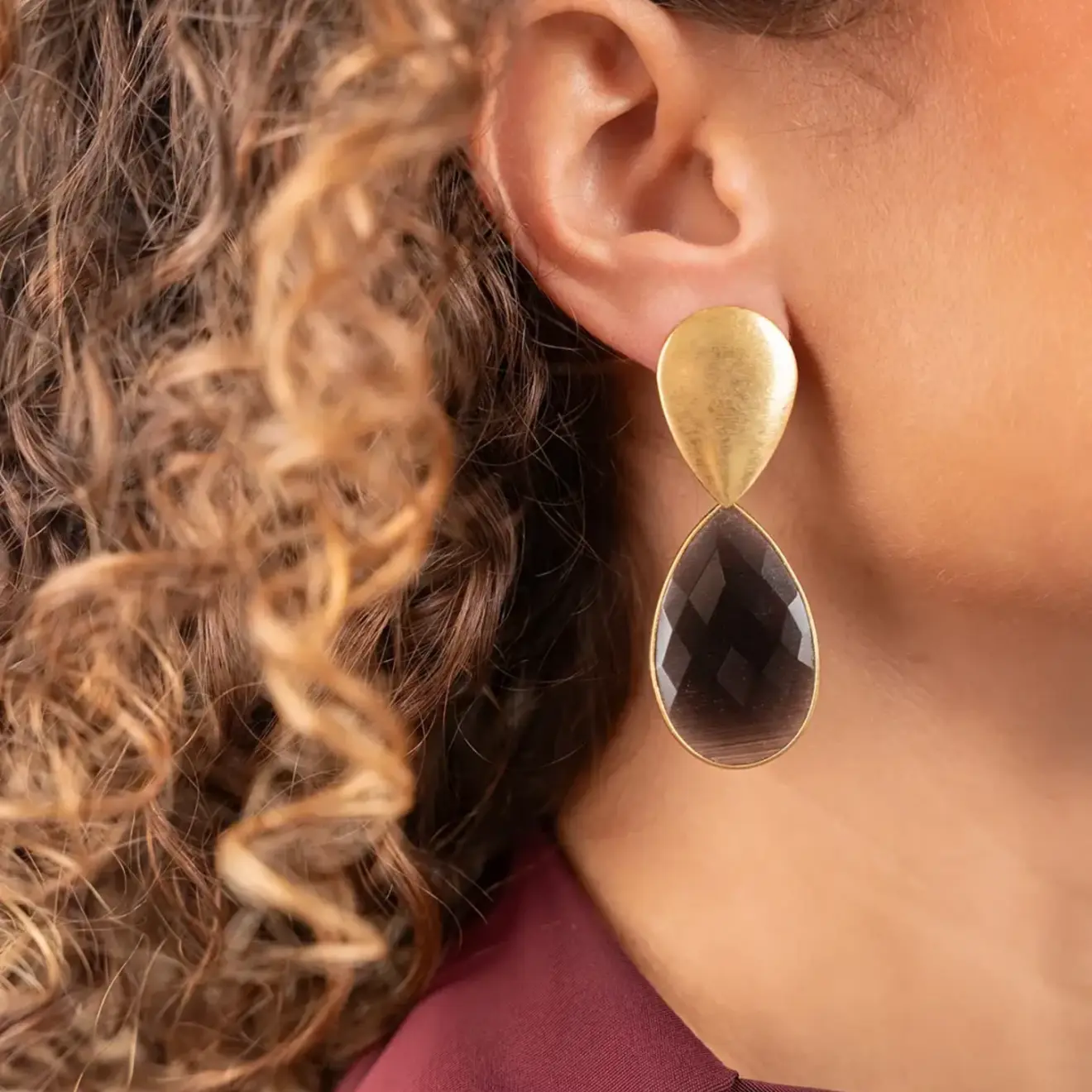 Blauwe oorbellen framed drop goud