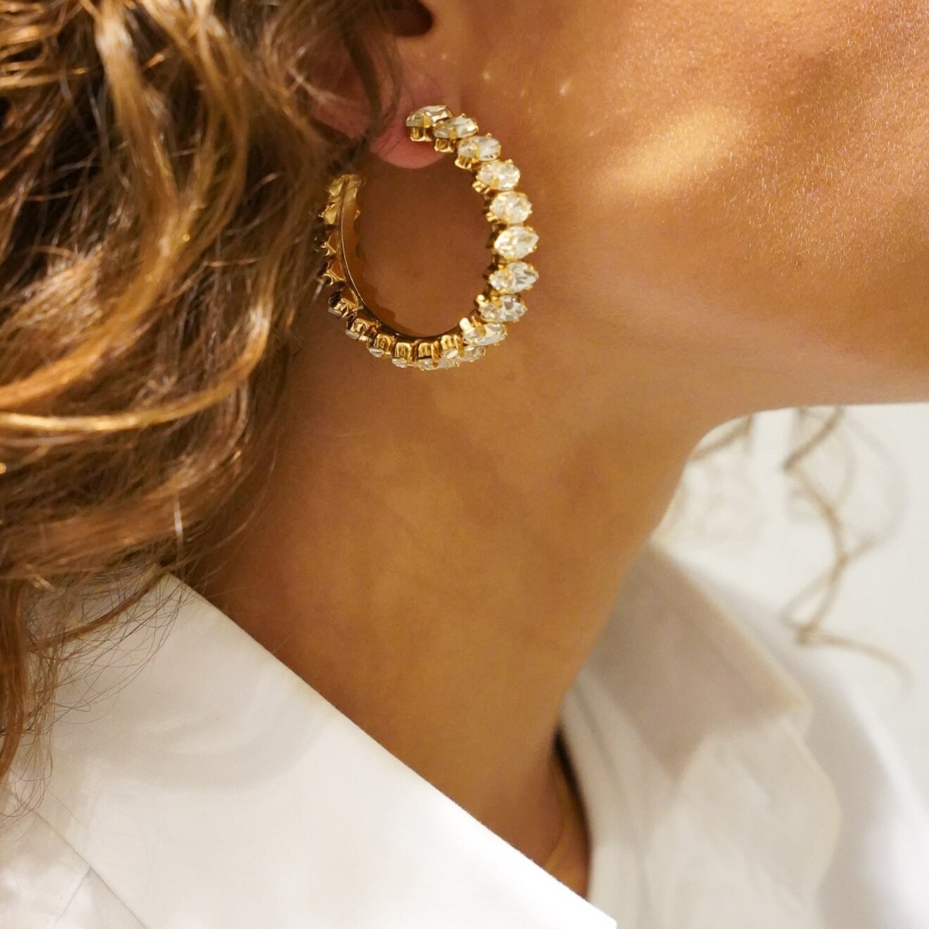 Kristalkleurige Strass Oorbellen Creool M