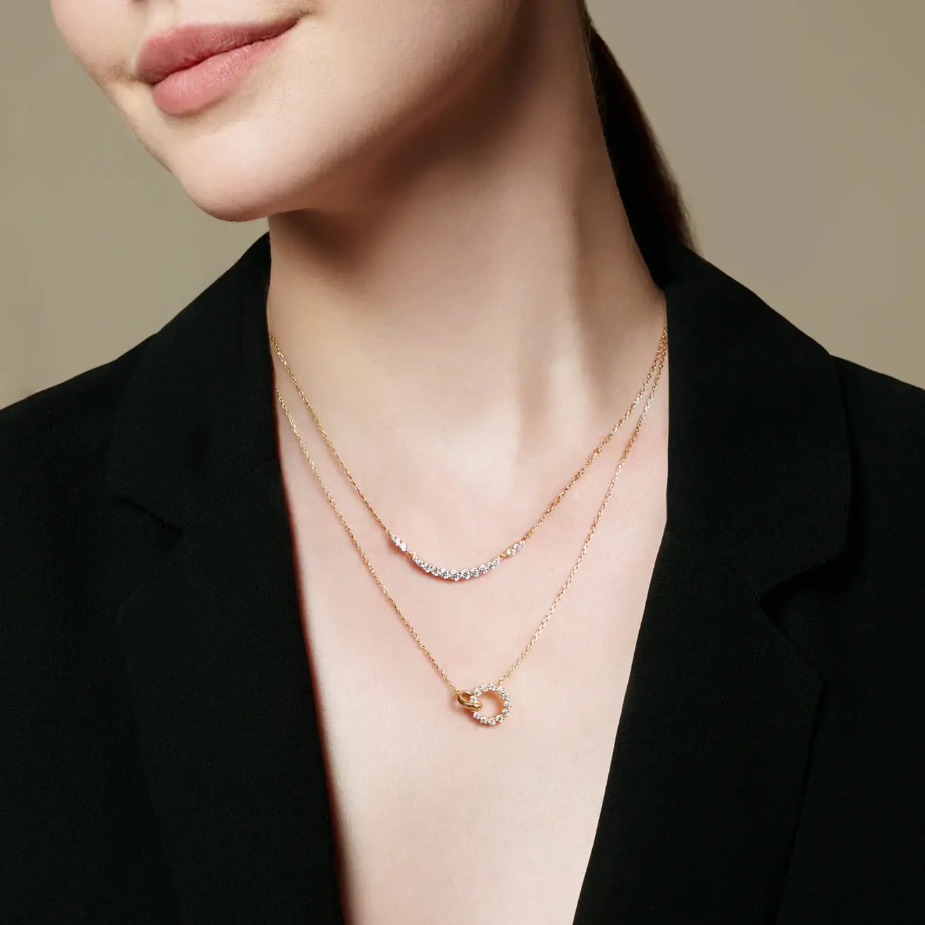Interlinked circles pave ketting goud