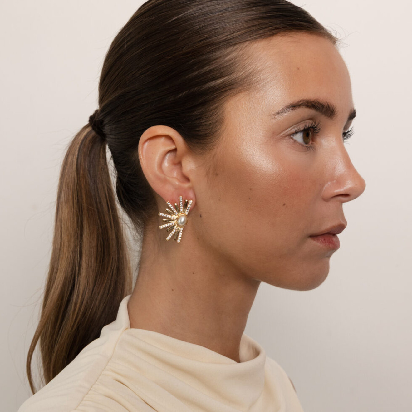 Solea pearl strass oorbellen goud