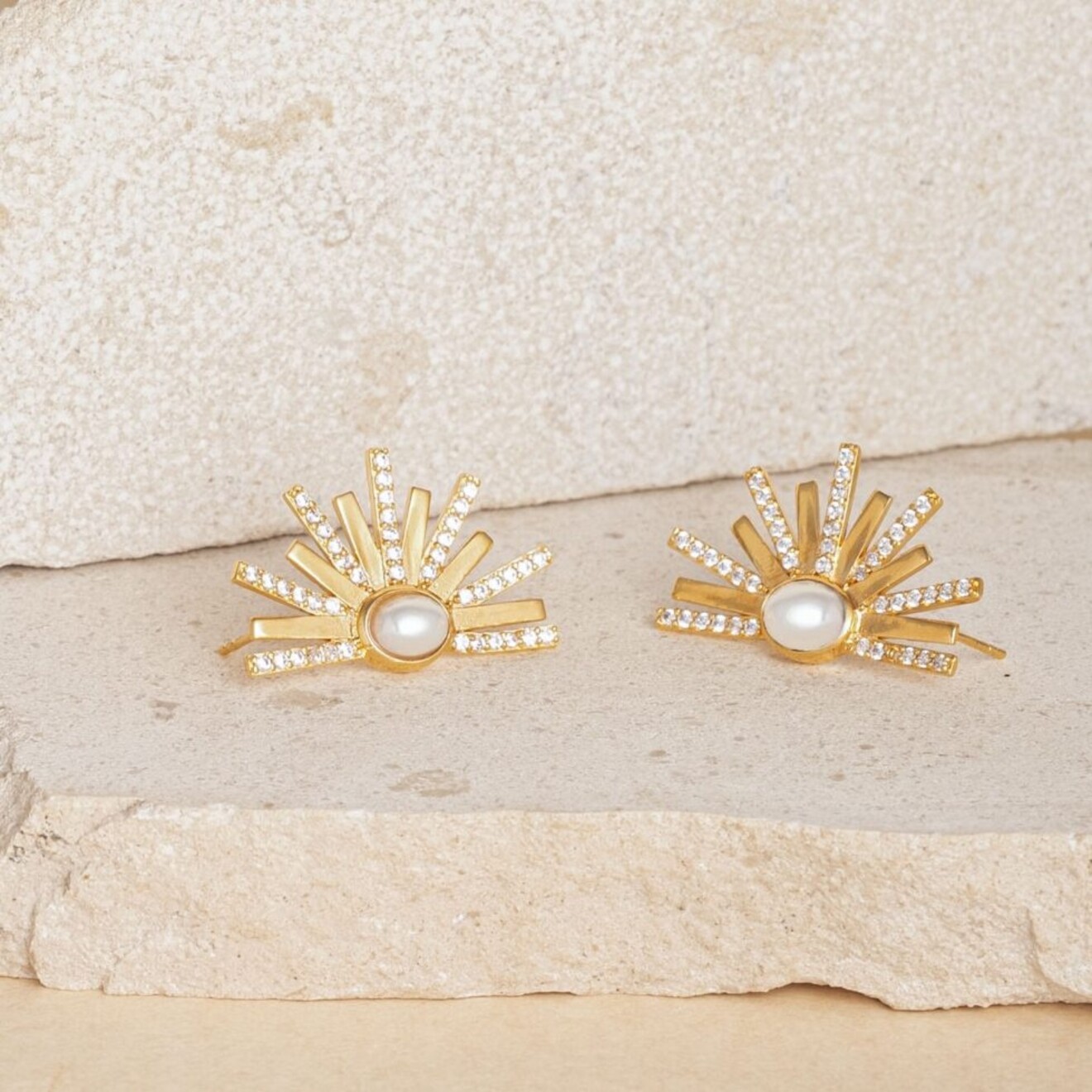 Solea pearl strass oorbellen goud