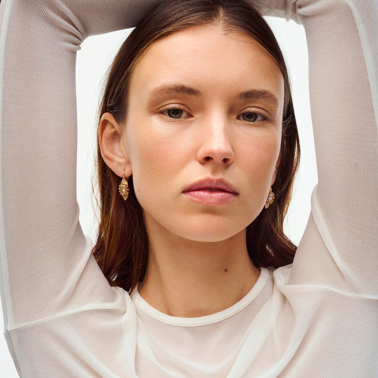 Serti talisman oorbellen strass goud