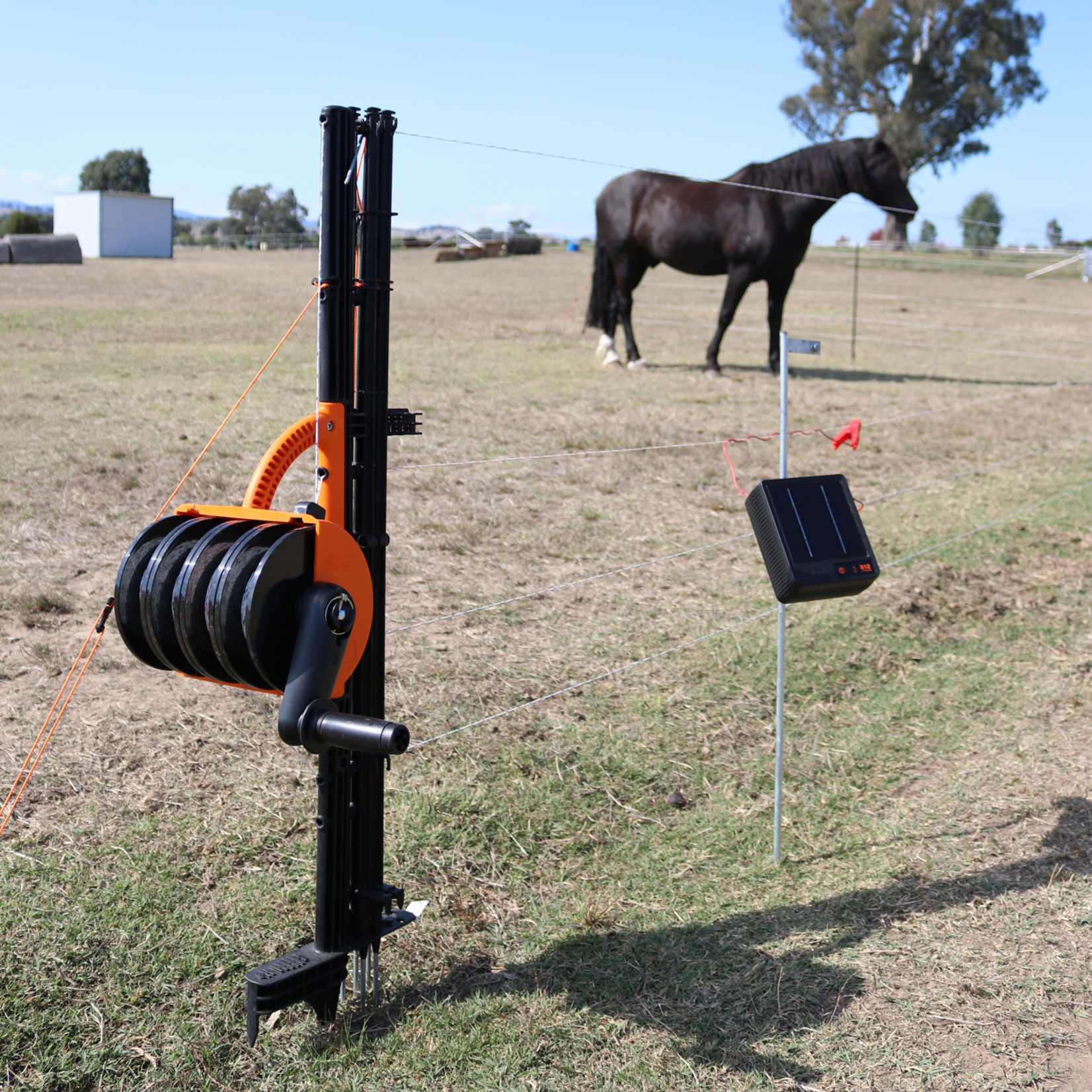 Gallagher SmartFence V2 - 10 piquets, enrouleurs et 4 conducteurs dans un seul et même système