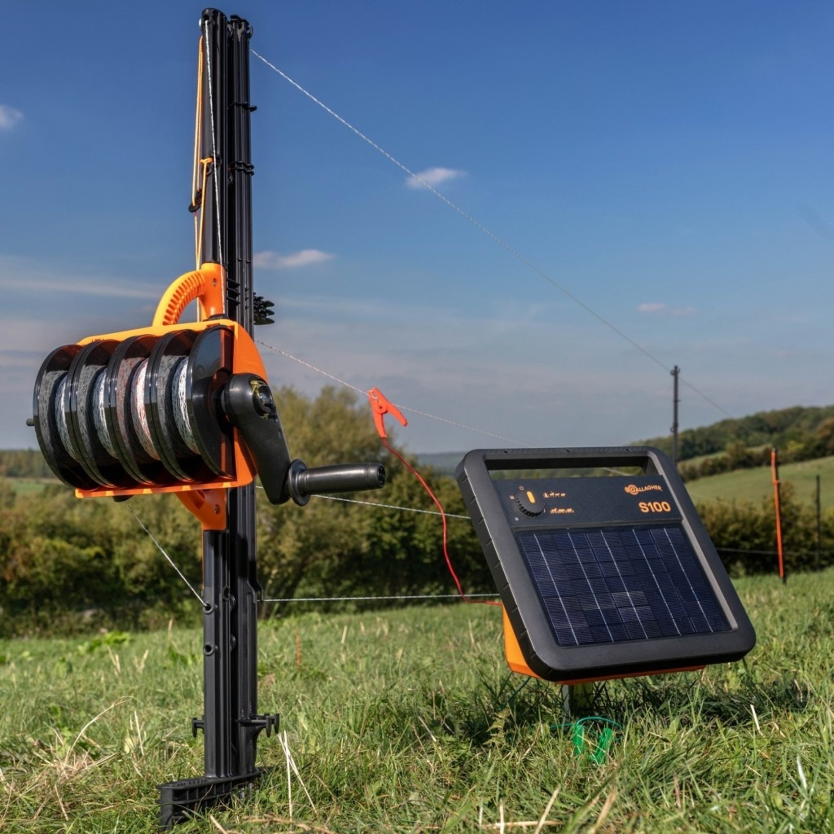 Gallagher S100 Électrificateur solaire avec batterie (1,0 J - Solaire) avec support gratuit