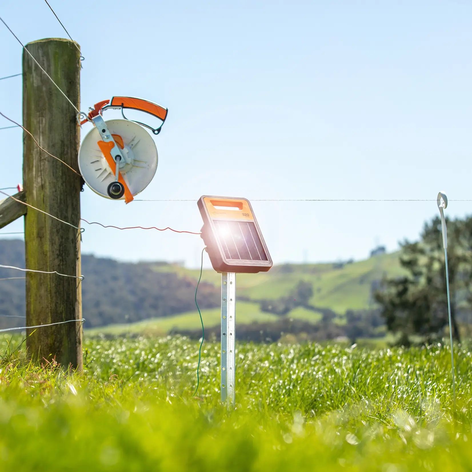 Gallagher S16li Électrificateur solaire avec batterie (0,16 J - Solaire)