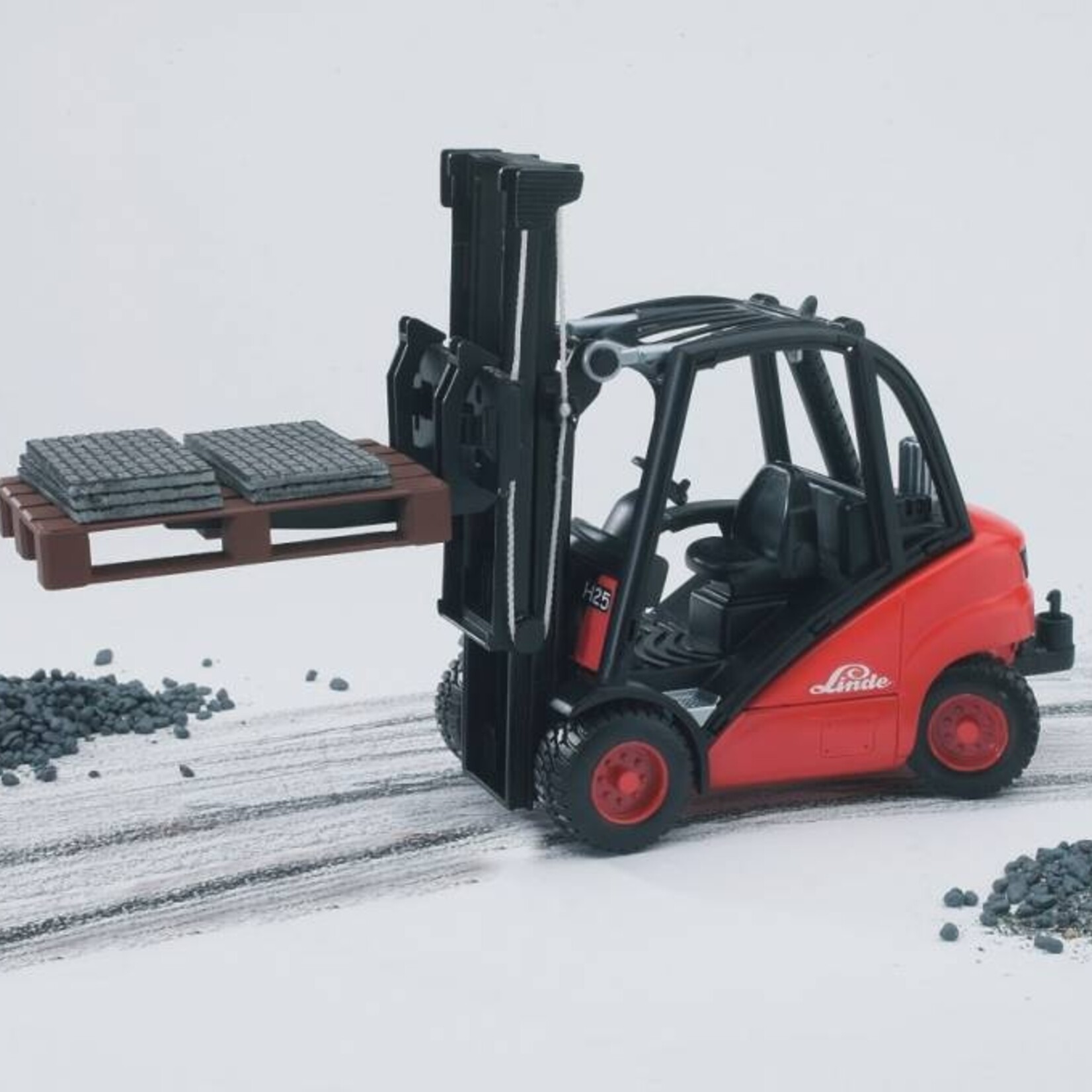 Bruder Camion Bruder Chariot élévateur Linde H30D avec dispositif d'attelage