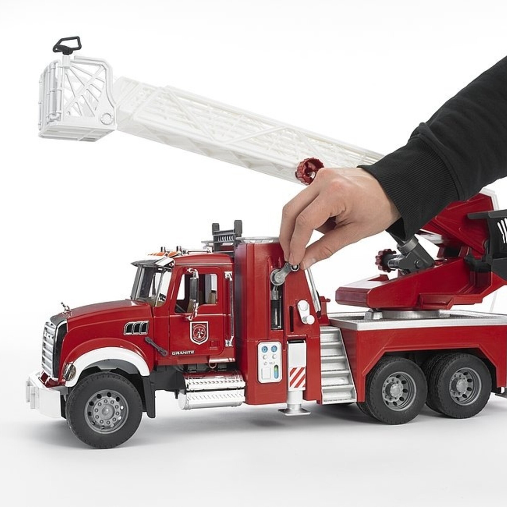 Bruder Camion Bruder Mack Trucks pompier avec MACK Granite avec pompe