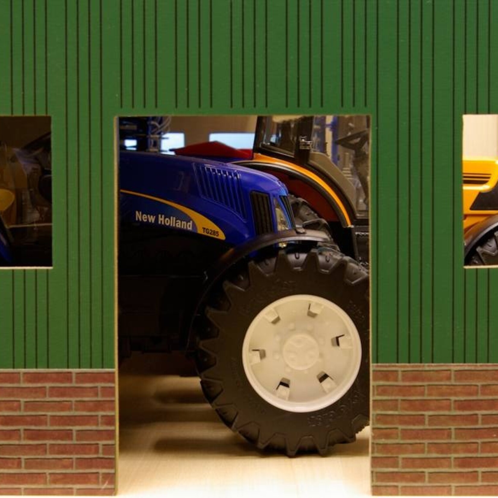 Kids Globe Hangar agricole miniature Kids Globe en bois pour 3 tracteurs – 1:16