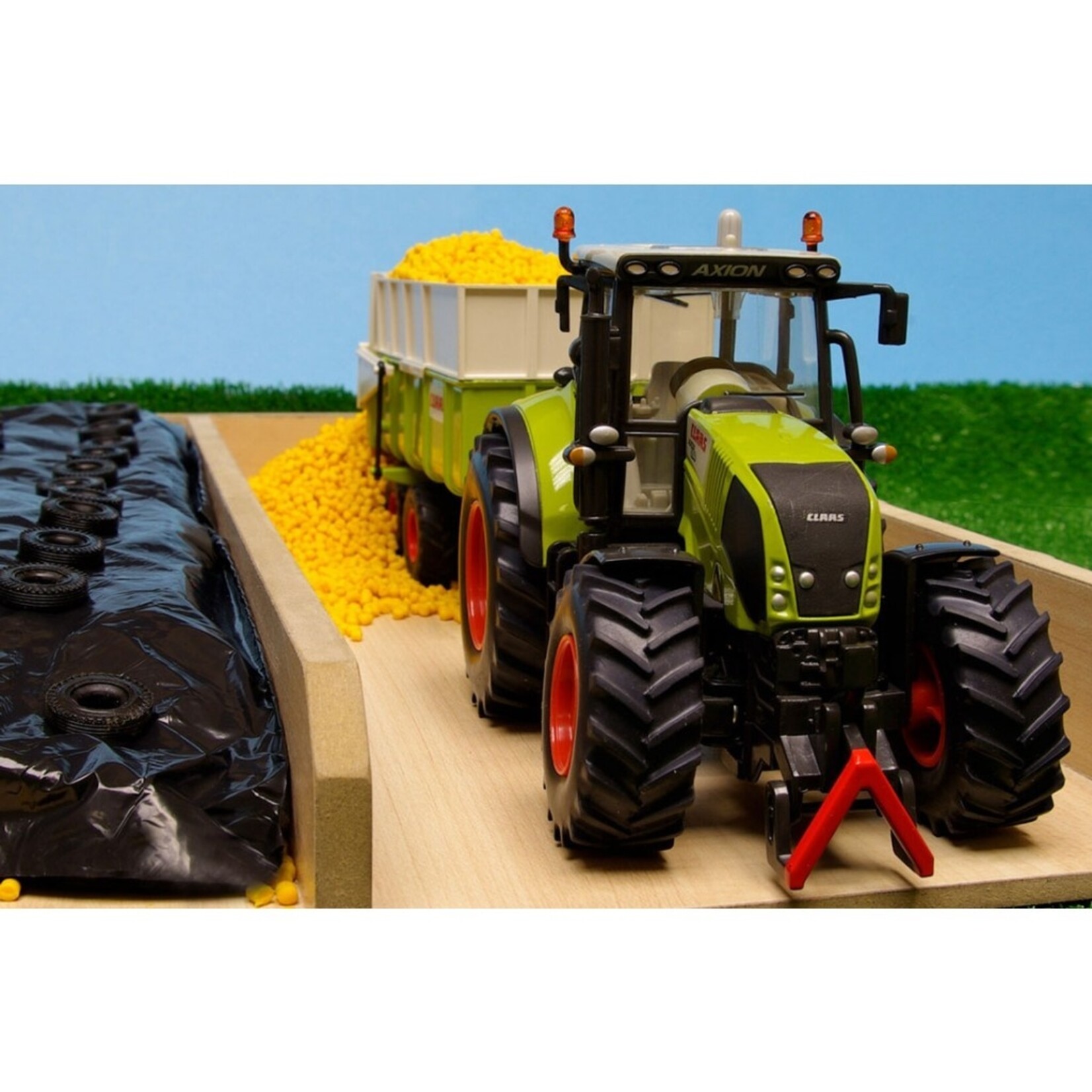 Kids Globe Hangar agricole miniature Kids Globe Aire d'ensilage – 1:32