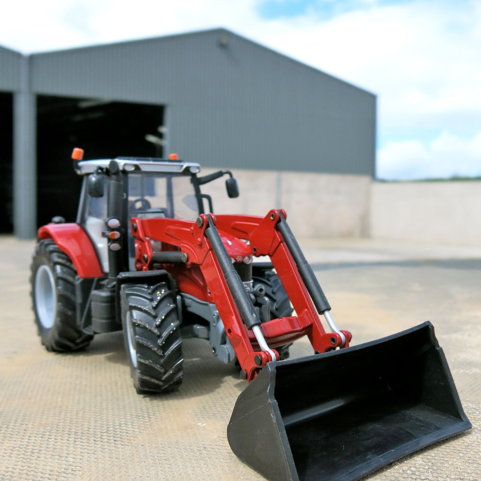 Britains Tracteur Britains Massey Ferguson 6616 avec chargeur frontal – 1:32