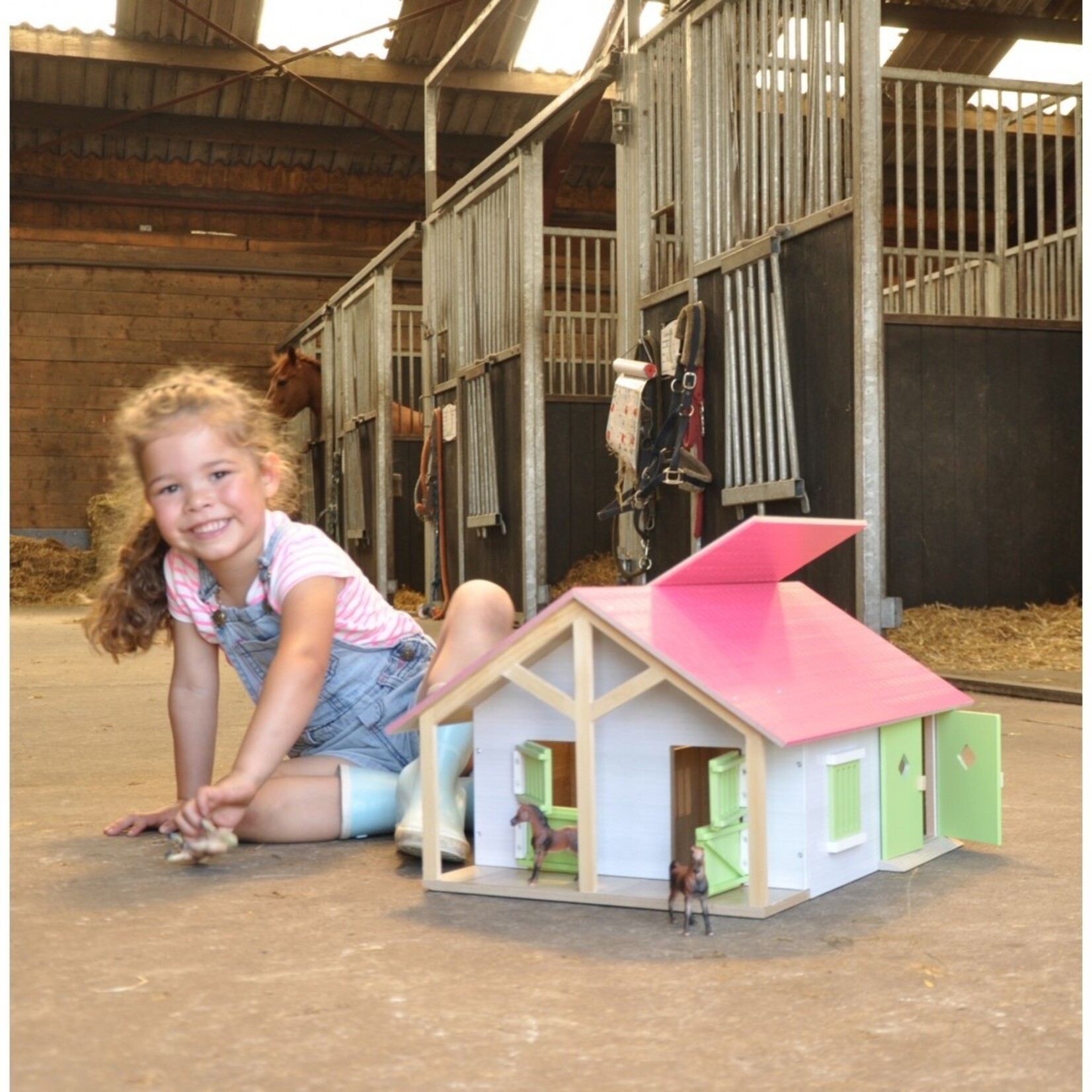Kids Globe Écurie miniature Kids Globe 2 stalles et stockage – 1:24