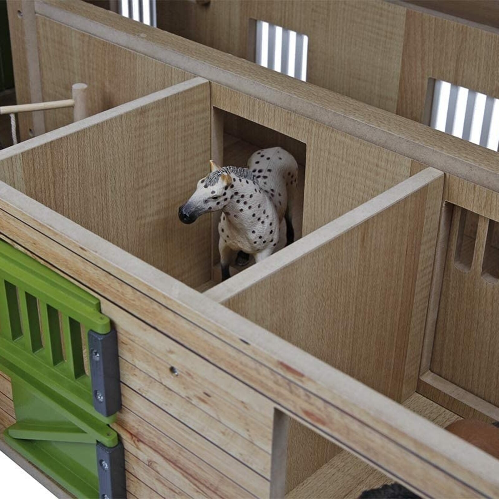 Kids Globe Écurie miniature Kids Globe cheval avec trois boxes à chevaux – 1:24