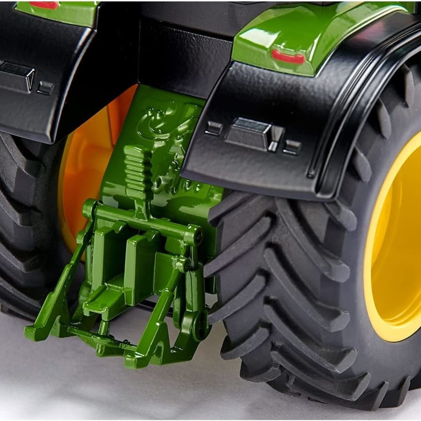Siku Tracteur Siku John Deere 8R 370 – 1:32
