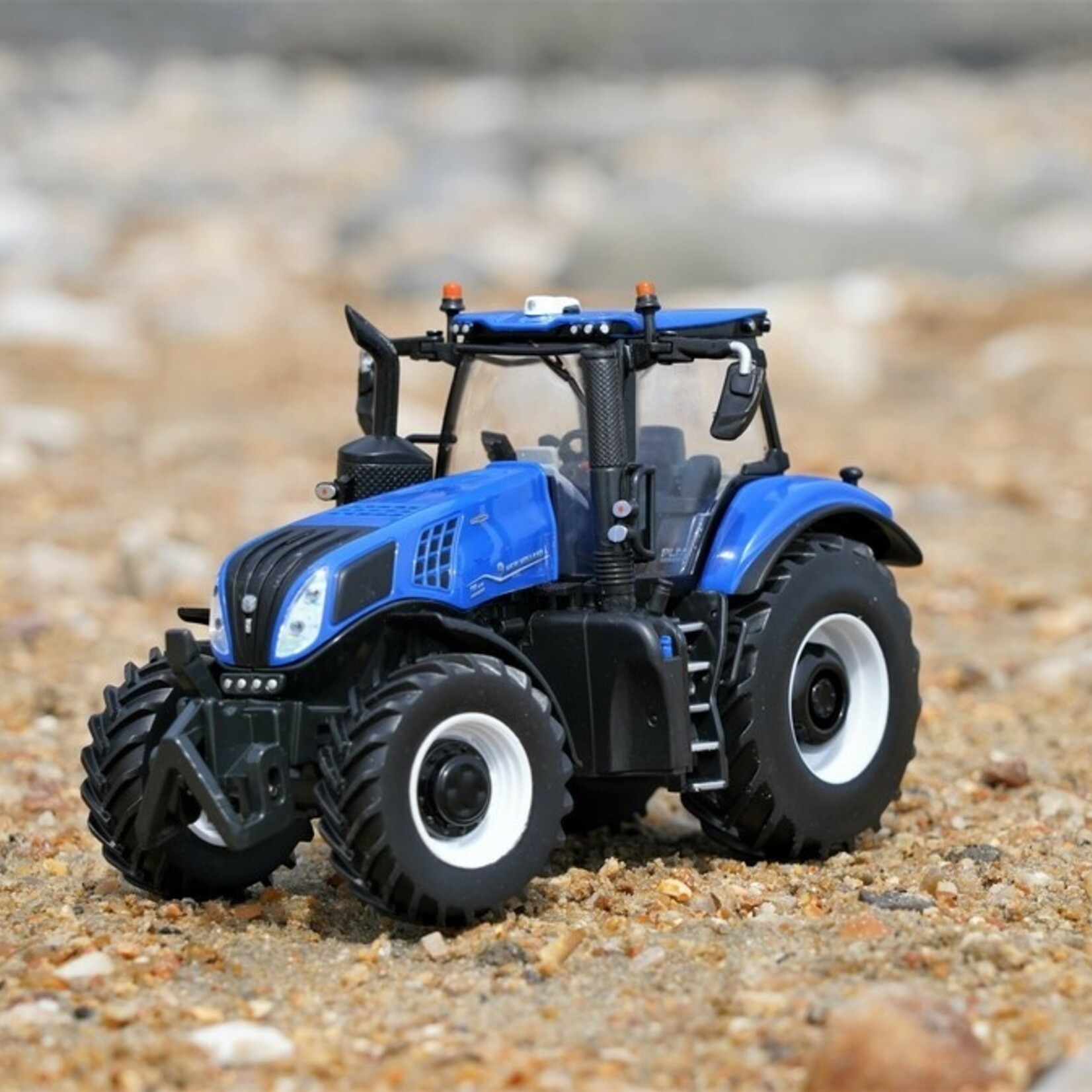 Britains Tracteur Britains New Holland T8.435 – 1:32