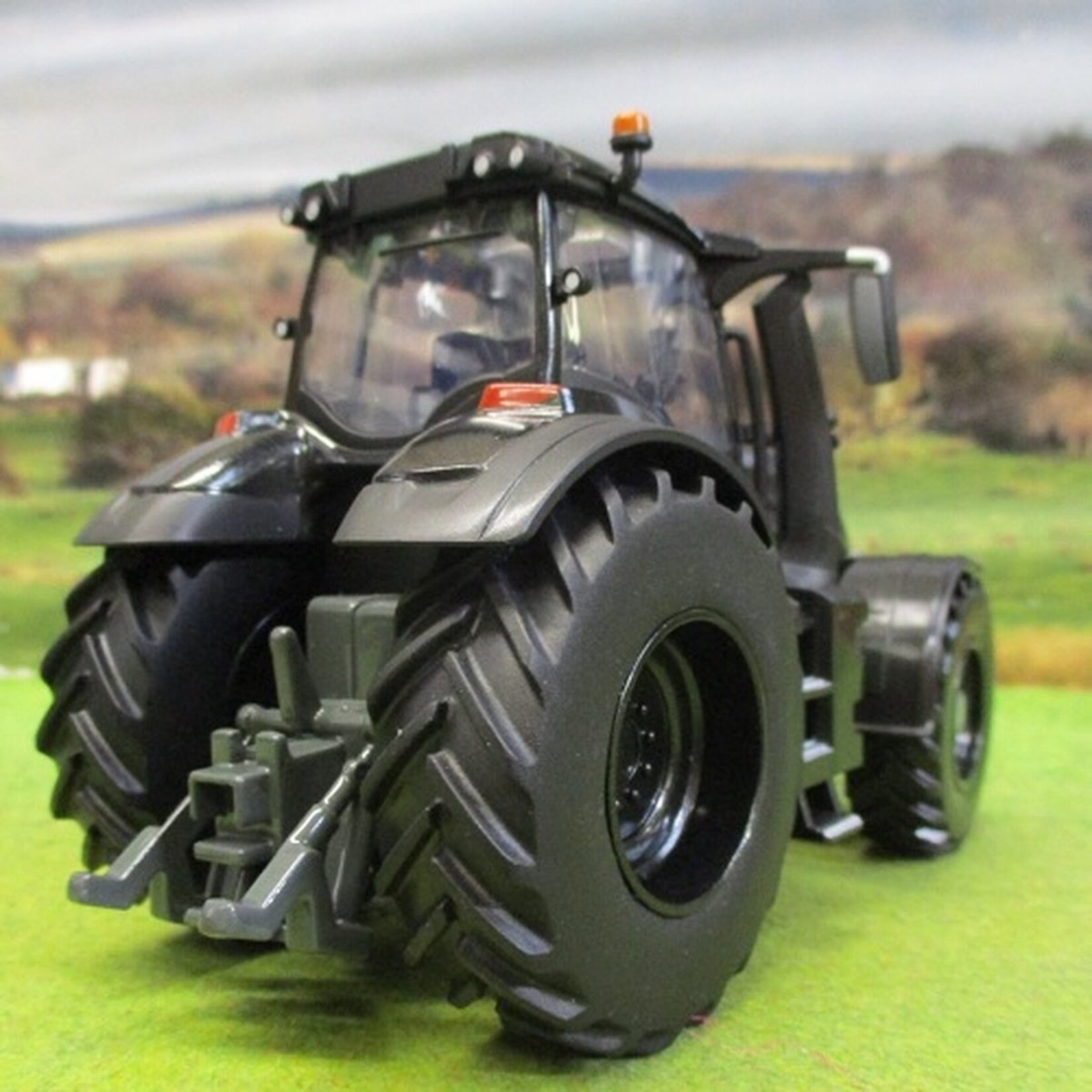 Britains Tracteur Britains Valtra Q 305 Versu tractéur – 1:32
