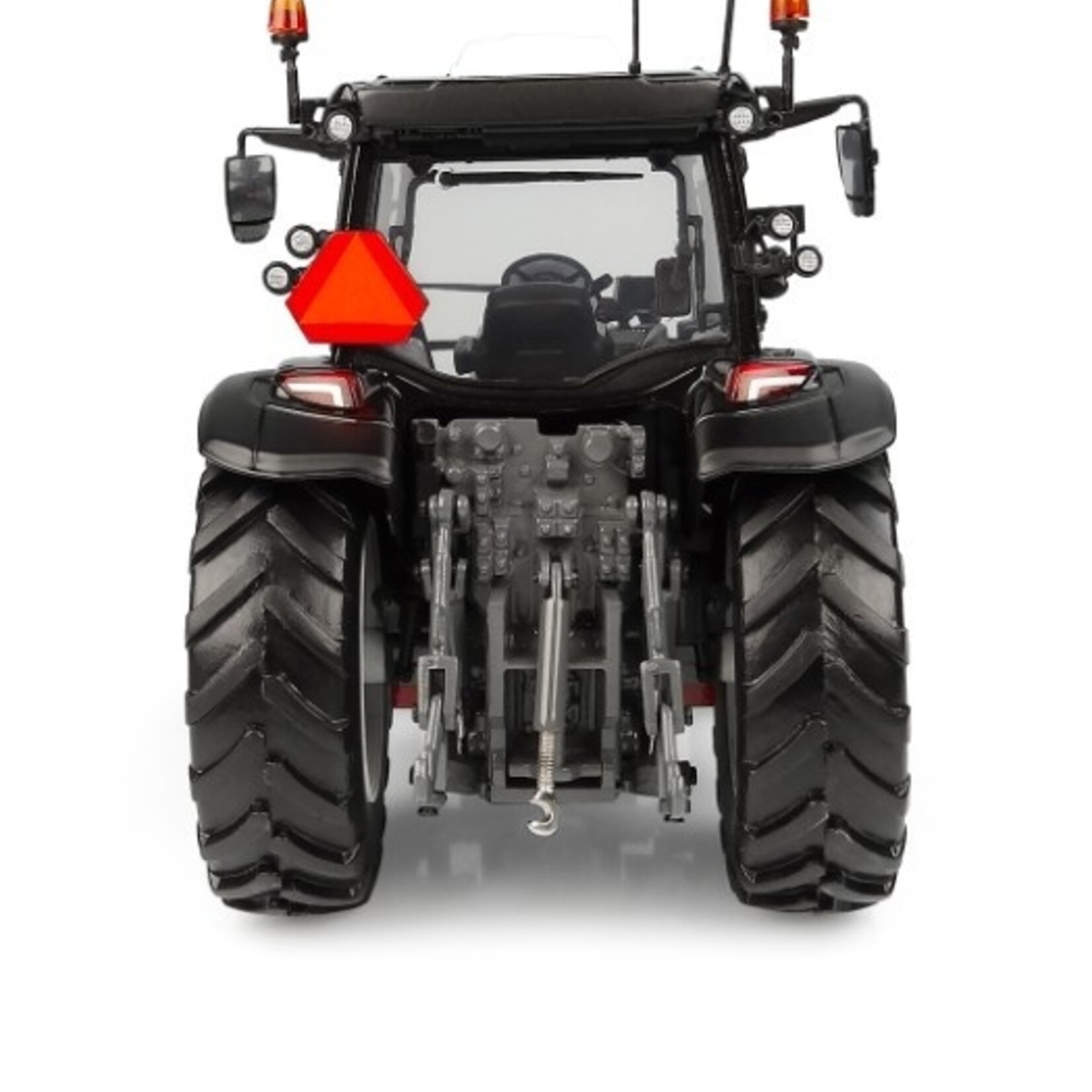 Universal Hobbies Tracteur Universal Hobbies Valtra G 135 Noir – 1:32