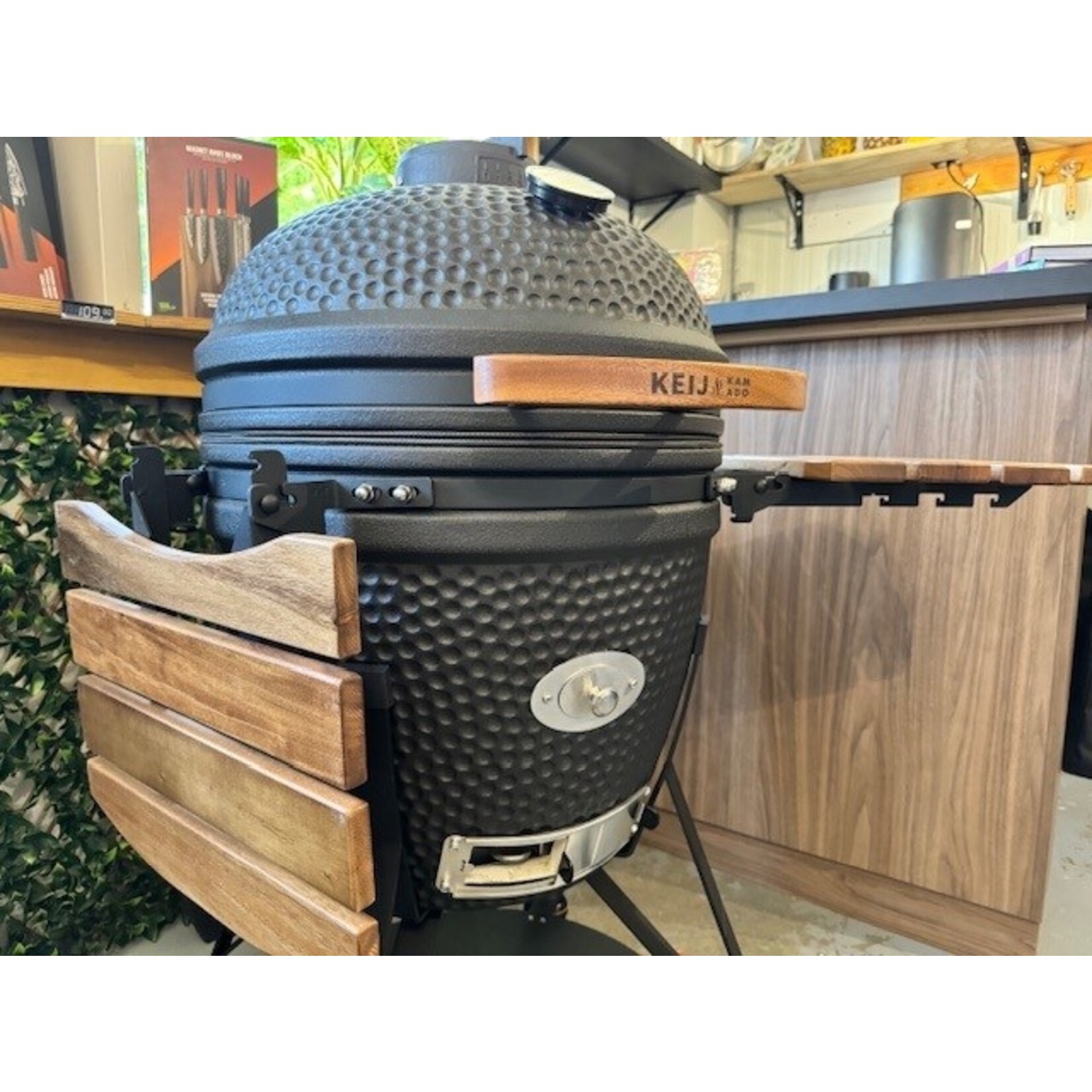 Keij Kamado Keij Kamado Walnoot houten zijtafels en handvat
