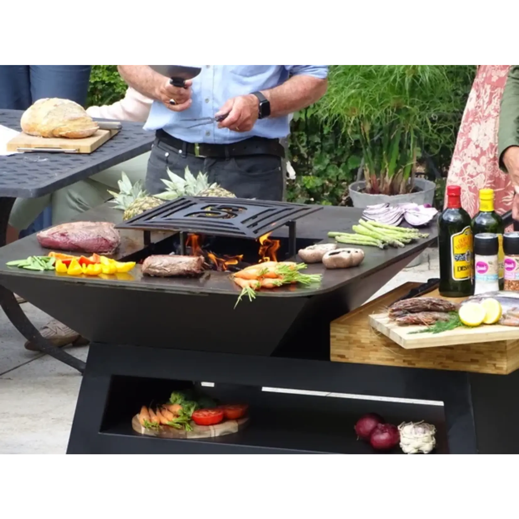 Blacksmith outdoor cooking Blacksmith Tomahawk 100cm