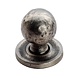 Fingertip Designs Gehamerde gietijzeren kogelknop 32mm op rozet - Pewter Fingertip Designs Gehamerde gietijzeren kogelknop 32mm op rozet - Pewter
