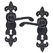 Good in Style Gietijzeren deurkruk op schild fleur-de-lis - kastslot Good in Style Gietijzeren deurkruk op schild fleur-de-lis - kastslot