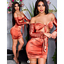 Sexy satijnen off-shoulder jurk in brons kleur