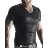 T-shirt, gemaakt van stretchy mat wetlook materiaal.