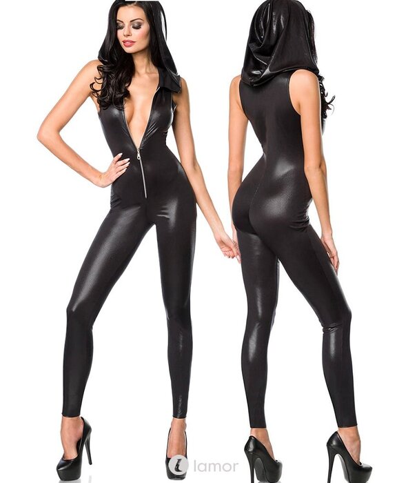 * SARESIA Sexy zwarte jumpsuit gemaakt van stretchy wetlook materiaal, met rits aan de voorkant.