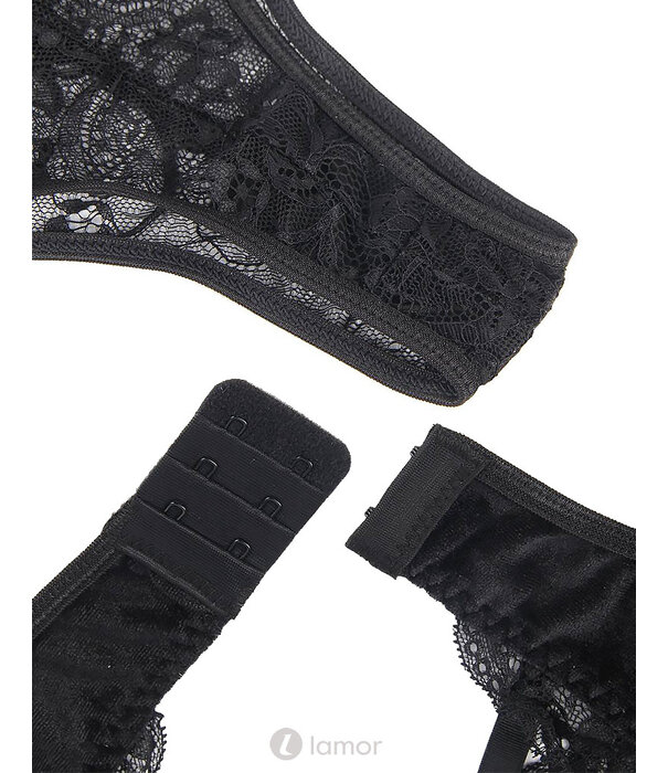 Spannende zwarte body van kant en velours