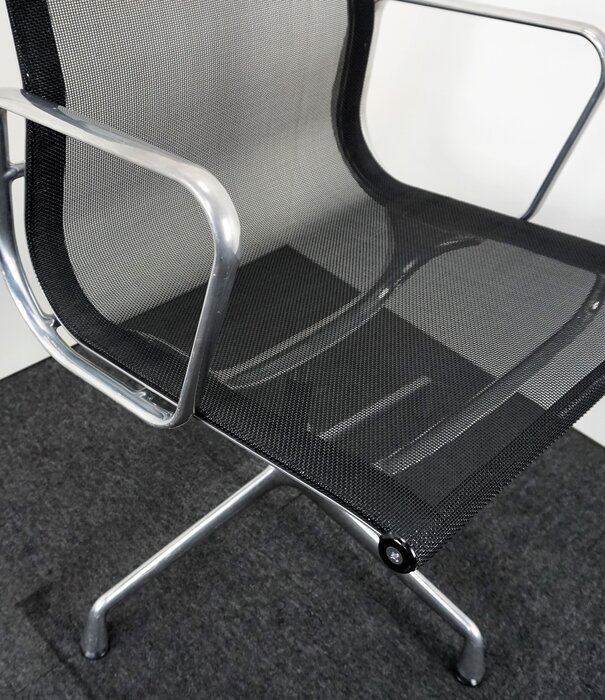 Vitra Vitra EA 108 Konferenzstuhl | Netz | Schwarz