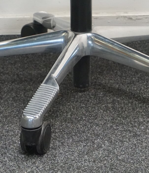 HAG HÅG SoFi Mesh 7500 Bürodrehstuhl | Violett / Schwarz