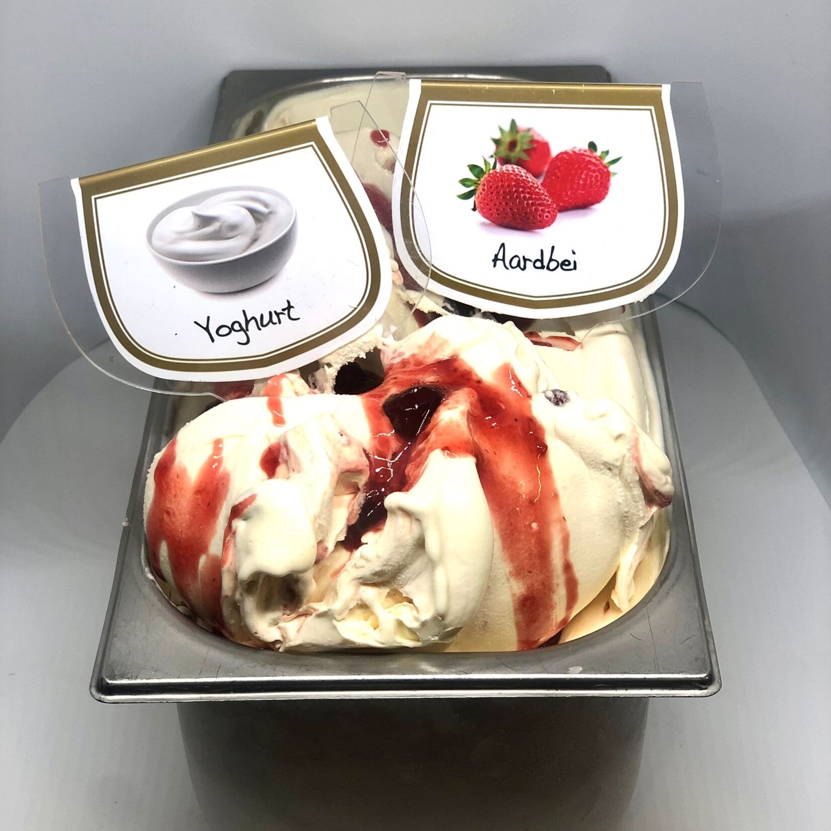 Yoghurt-Aardbei ijs