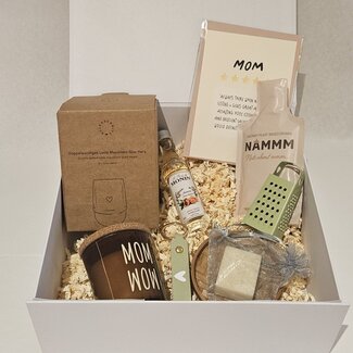 MOM WOW box