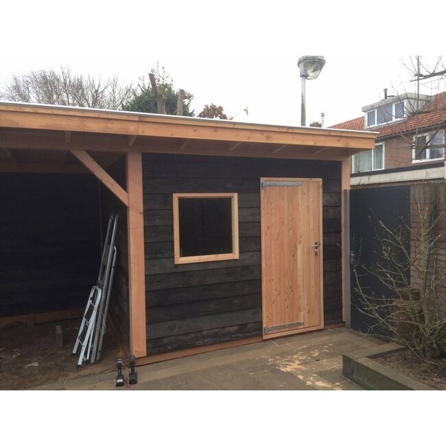 Dichte deur met douglas kozijn | Schuurdeur met kozijn