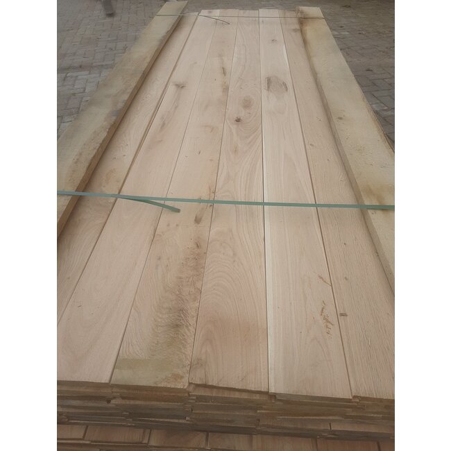 Eiken planken gedroogd en geschaafd per bundel.