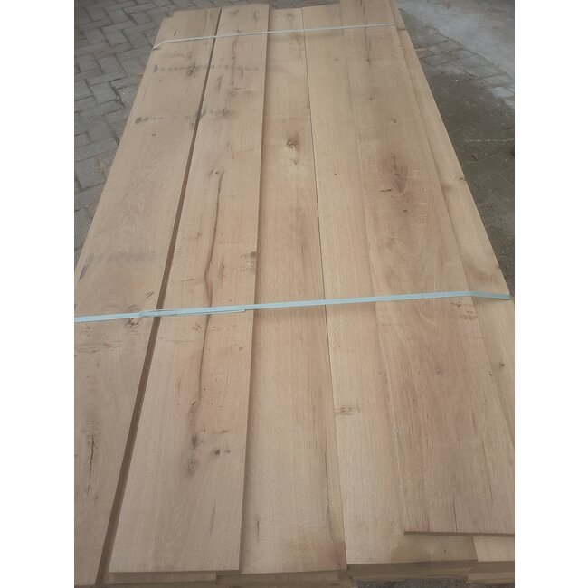 Eiken planken gedroogd en geschaafd per bundel.