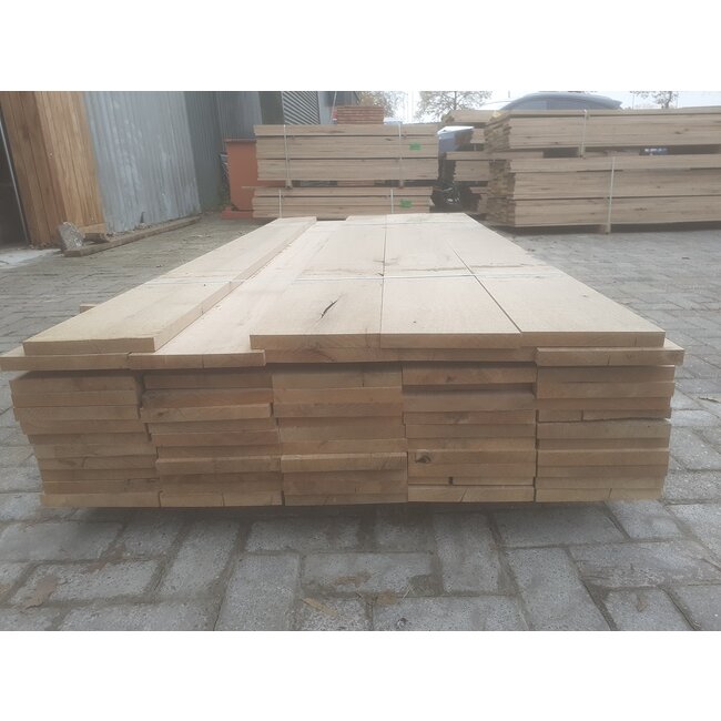 Eiken planken gedroogd en geschaafd per bundel.
