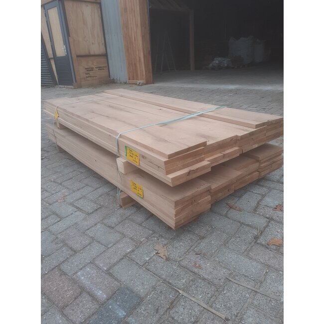 Eiken planken gedroogd en geschaafd per bundel.