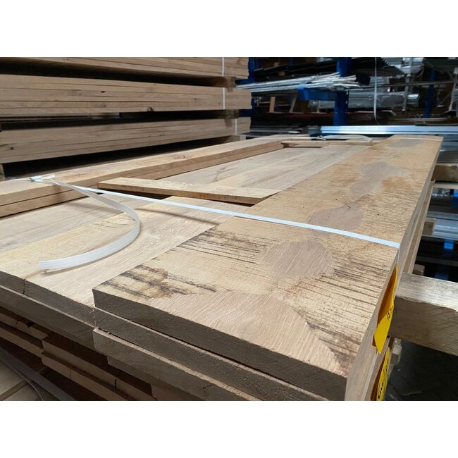 Eiken planken gedroogd en geschaafd per bundel.