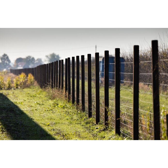 Weide palen rond geschild en Dura2 verduurzaamd