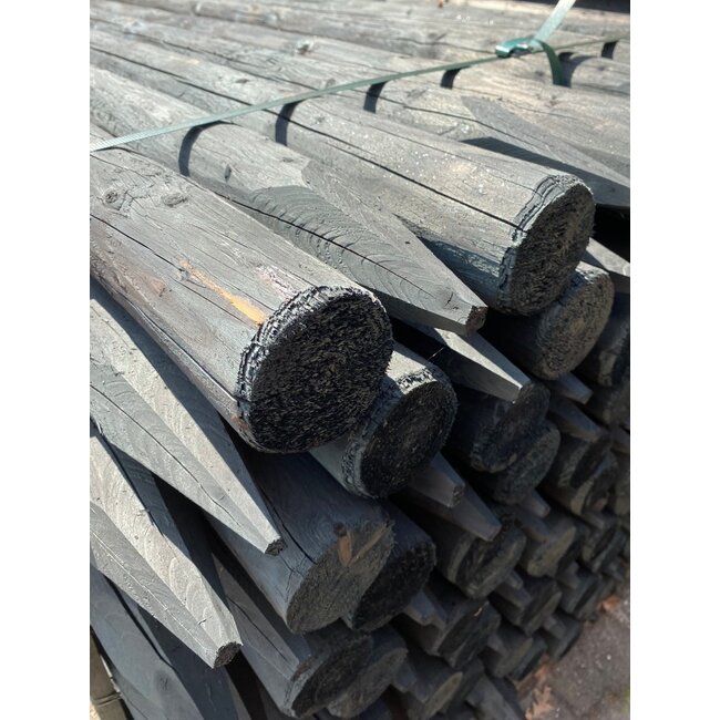 Weide palen rond geschild en Dura2 verduurzaamd