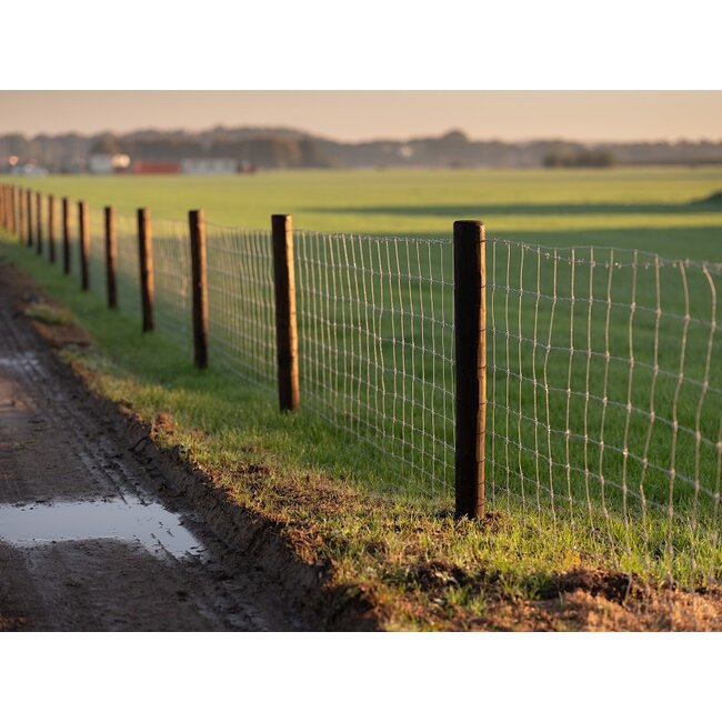 Weide palen rond geschild en Dura2 verduurzaamd