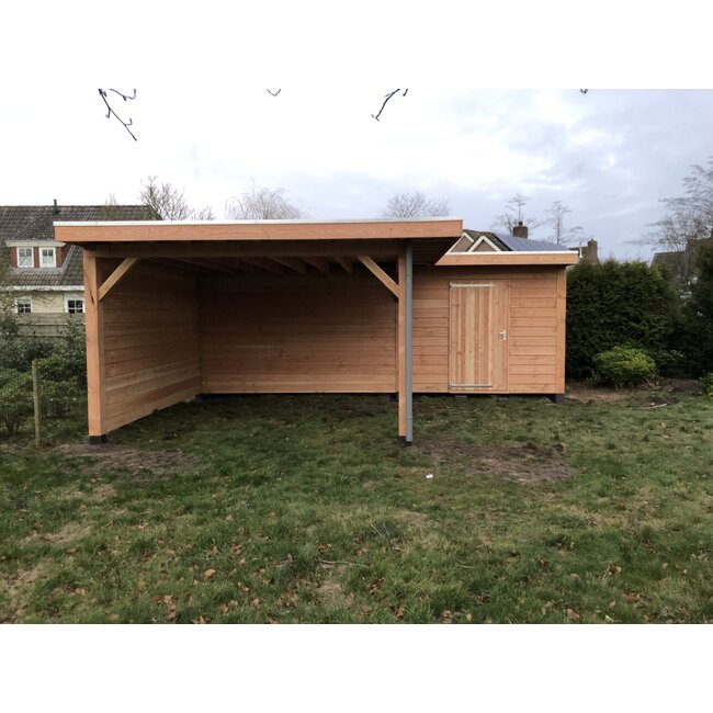 Maatwerk douglas overkapping met plat dak geplaatst in Ansum