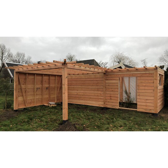 Maatwerk douglas overkapping met plat dak geplaatst in Ansum