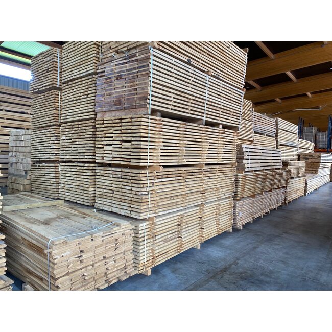 Eiken planken 32x200 mm in de lengtes van 3 en 4 meter.
