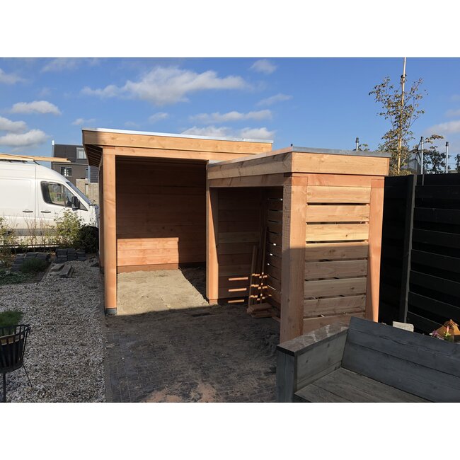 Douglas schuur met overkapping Hattem