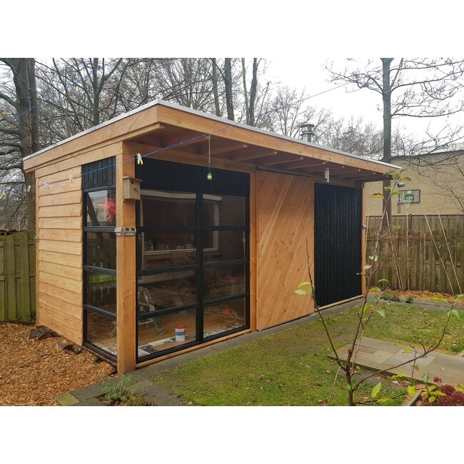 Douglas tuinkamer met maatwerk schuifdeur Barneveld