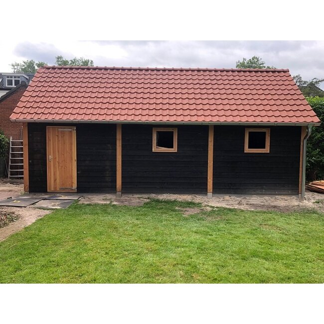 Douglas schuur met puntdak Lochem