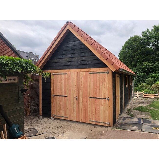 Douglas schuur met puntdak Lochem