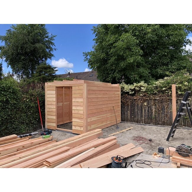 Douglas plat dak schuur met overkapping Lelystad