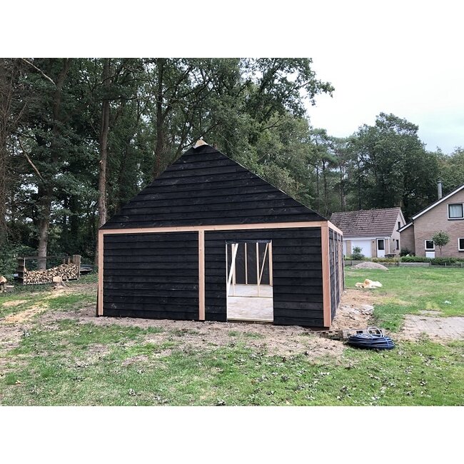 Douglas schuur met puntdak Dalfsen